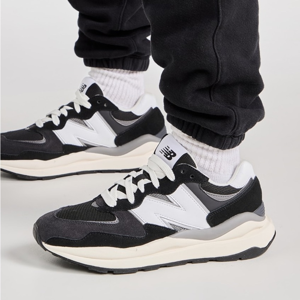 New Balance 57/40 in Black